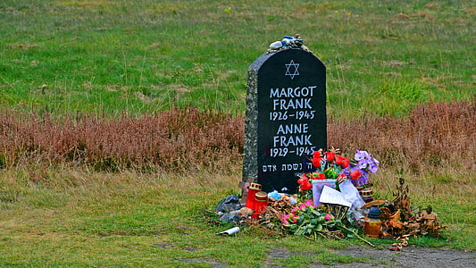 close-up photo of Margot Frank tombstone thumbnail