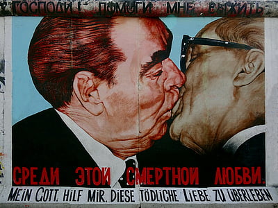 two men kissing mural thumbnail