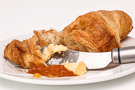 sliced brown bread on plate thumbnail