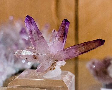 pink and white crystal thumbnail