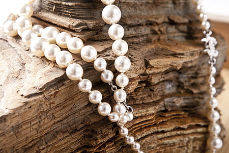 white pearl beaded necklace thumbnail