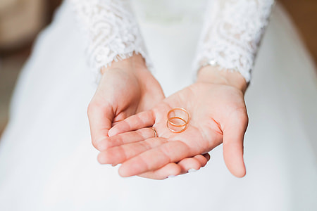 gold-colored couple rings thumbnail