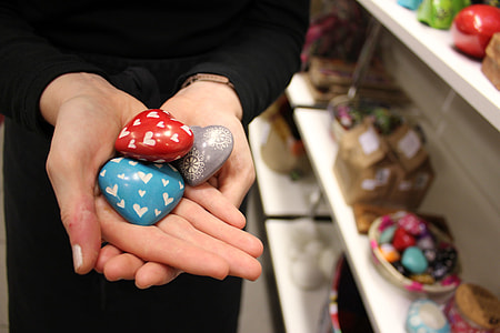 three hearts figurines thumbnail