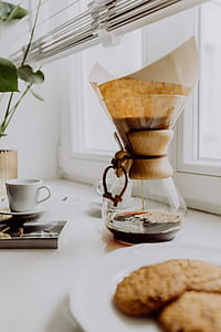 Brewing third wave coffee with Chemex thumbnail