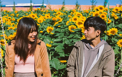 man and woman looking to each other thumbnail