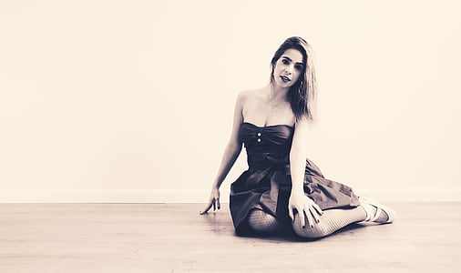 woman wearing black sleeveless dress thumbnail
