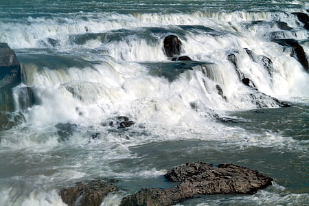 body of water splashed on rocks thumbnail