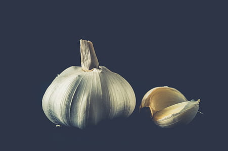 two clove and garlic and whole garlic thumbnail