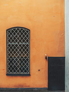 closed door thumbnail