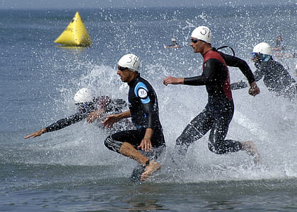 men running towards the ocean during a marathon event thumbnail