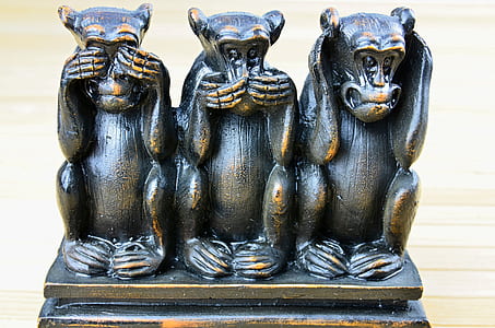 Three Wise Monkeys figurine thumbnail