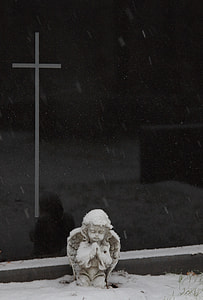 A Praying Angel In Front Of The Headstone thumbnail
