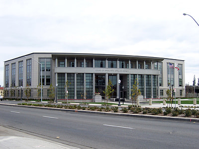 The California Fifth Appellate District Fresno courthouse  thumbnail