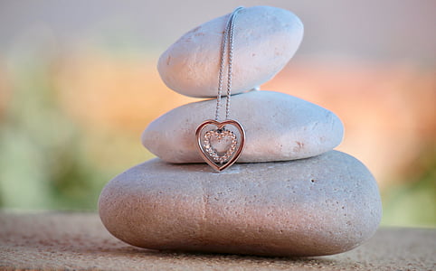 shallow focus photography of silver-colored heart pendant thumbnail