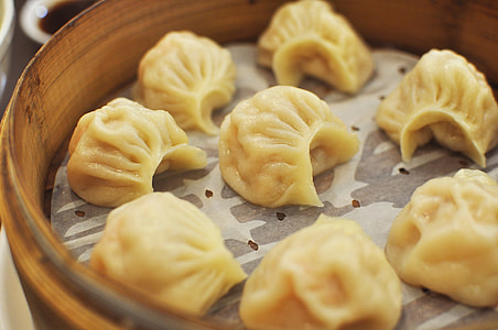 dumplings inside steamer thumbnail