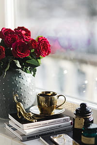 Gold cup of coffee and red roses bouqet thumbnail