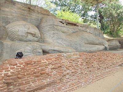 Reclining Buddha statue thumbnail