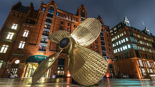 silver propeller on the street thumbnail