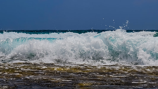 sea waves during day time thumbnail