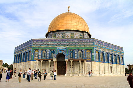 people standing in front of mosque thumbnail