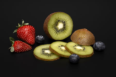 kiwi and strawberry fruits thumbnail