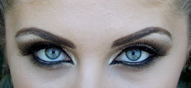 human eyes thumbnail