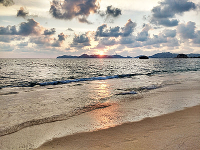 seashore under sunset thumbnail