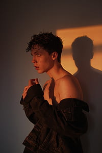 man inside the room thumbnail