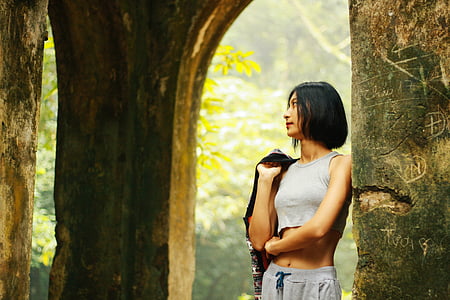 selective focus photography woman wearing gray crop-top leaning on wall thumbnail