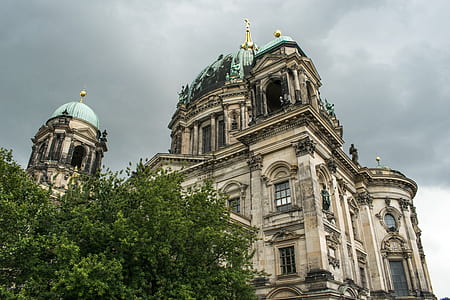 gray cathedral thumbnail