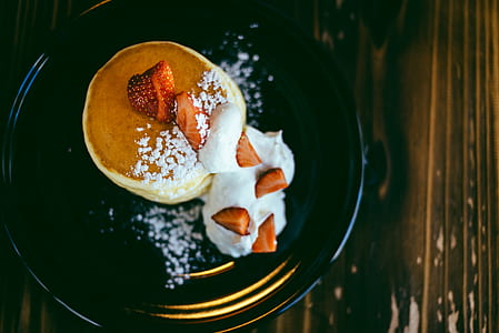 pancake with strawberry and powdered sugar toppings thumbnail