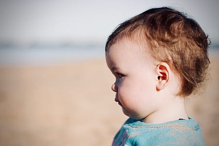 shallow focus photography of baby thumbnail