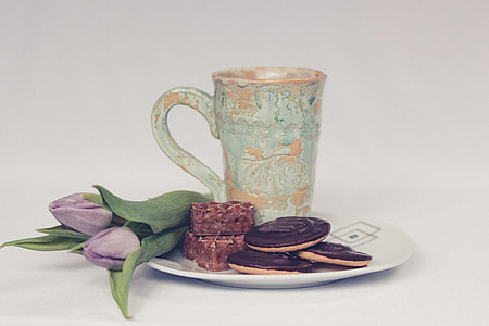 gray and brown ceramic mug thumbnail