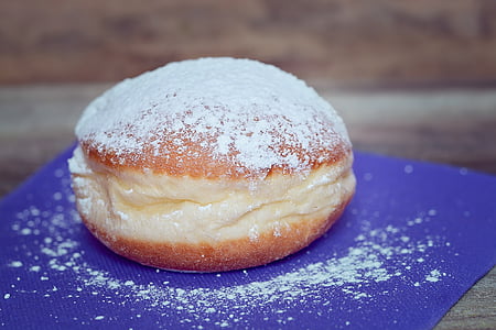 pastry bread with powder thumbnail