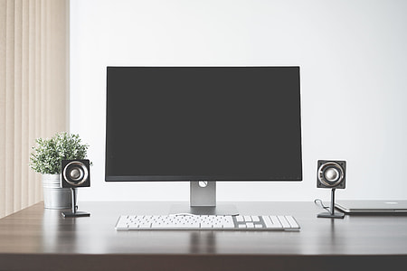 Minimalistic and Clean Home Office Cumputer Setup thumbnail