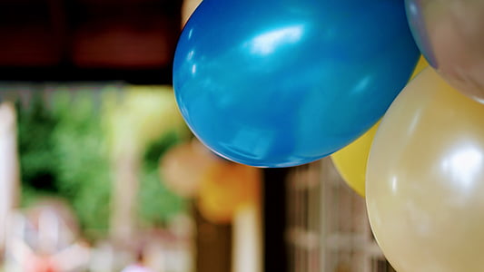 closeup photo of balloons thumbnail
