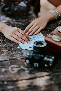 People looking at the photos thumbnail