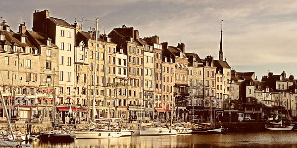 houses near boat dock thumbnail
