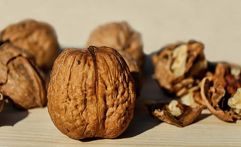 brown walnuts thumbnail
