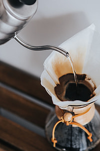 Pouring hot water in Chemex thumbnail