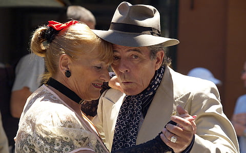 photo of man and woman dancing thumbnail