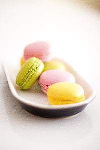 six assorted macaroons thumbnail