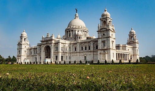 white cathedral low angle photography thumbnail