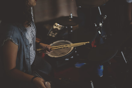woman playing drums thumbnail