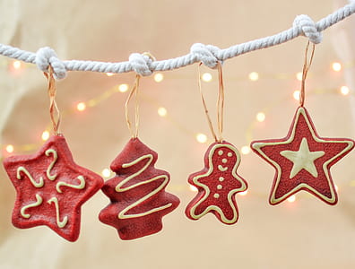 closeup photo of red Christmas-themed bunting thumbnail
