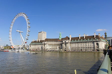 Ferris wheel near body of water thumbnail