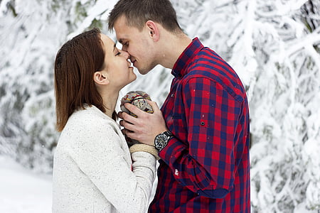 man and woman about to kiss thumbnail