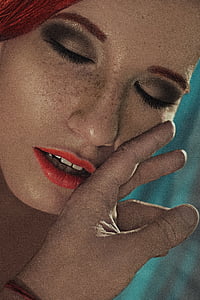woman red hair thumbnail