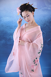 geisha taking picture thumbnail