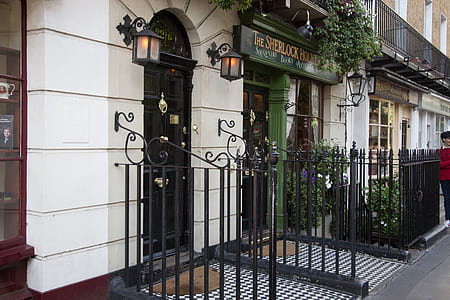 the Sherlock Holmes store with closed doors thumbnail